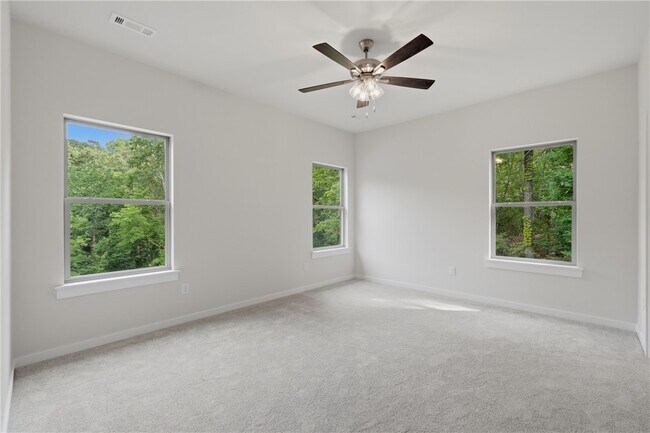 Building Photo - 6 Lowick Ln
