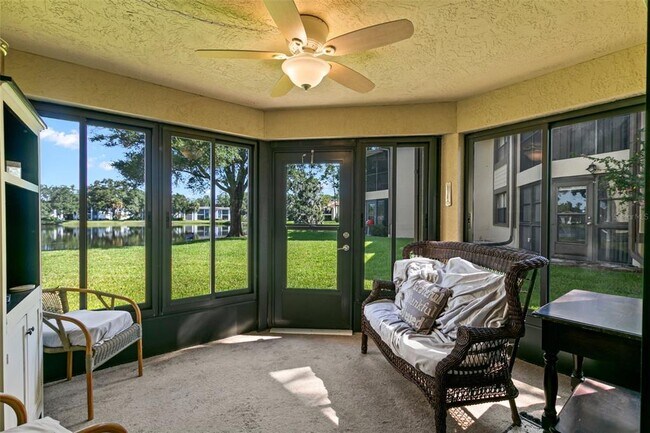 Building Photo - 237 Woodlake Wynde