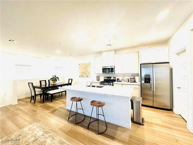 Building Photo - 600 Carriage Hill Dr