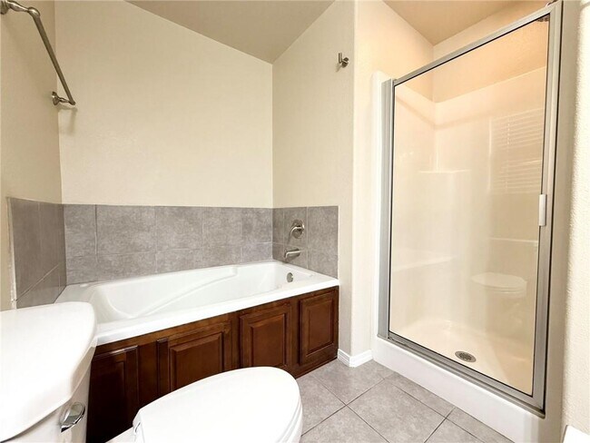 Building Photo - 610 Saddlehorn Dr