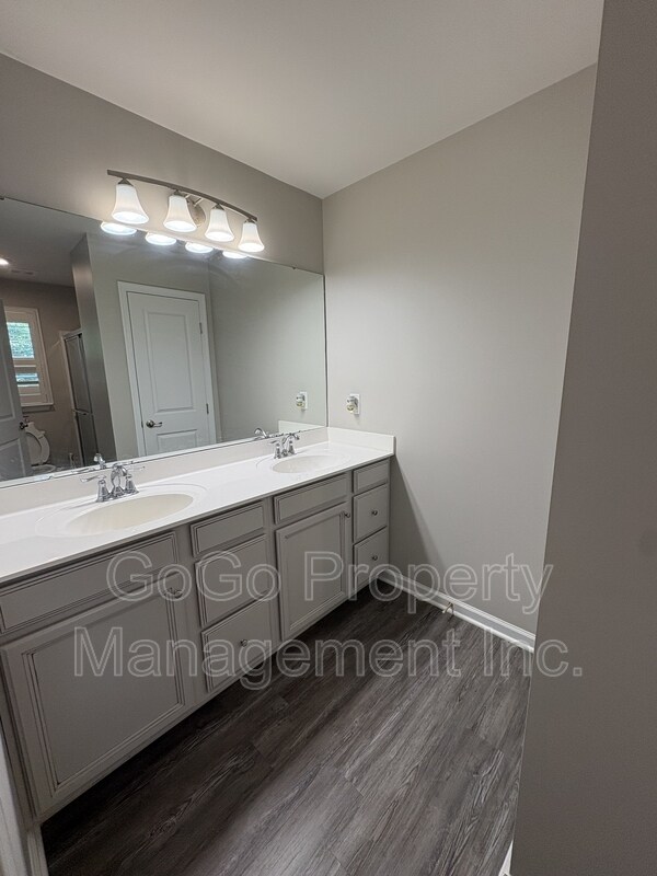 Building Photo - 133 Marthawood Ln