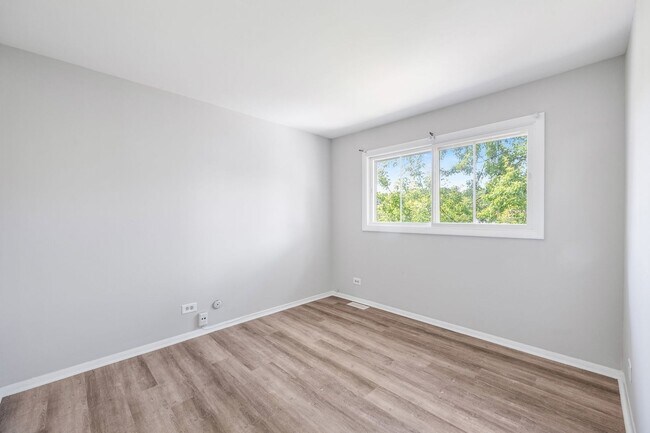 Building Photo - 3075 Kingston Ct
