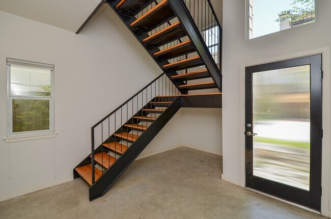 Building Photo - 1505 Utah St