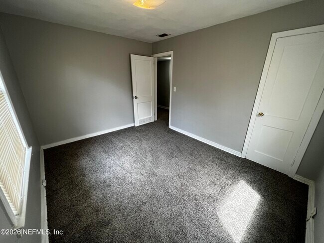 Building Photo - 5035 Campenella Dr