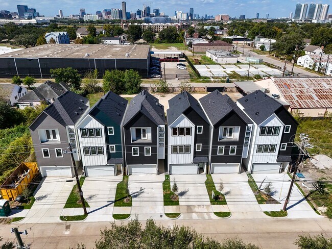 Building Photo - 6320 Del Rio St