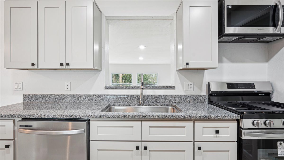 Building Photo - 4800 Key Largo Dr W