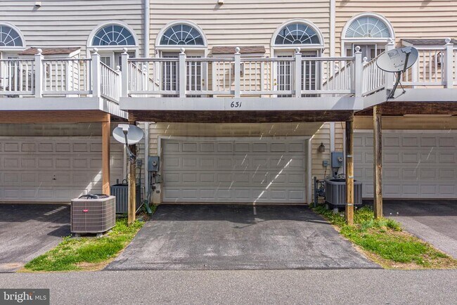 Building Photo - 631 Gatestone St