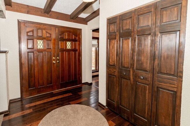 Building Photo - Prairie Lane Estates this one-of-a kind home offers outstanding features and endless possibilitie...