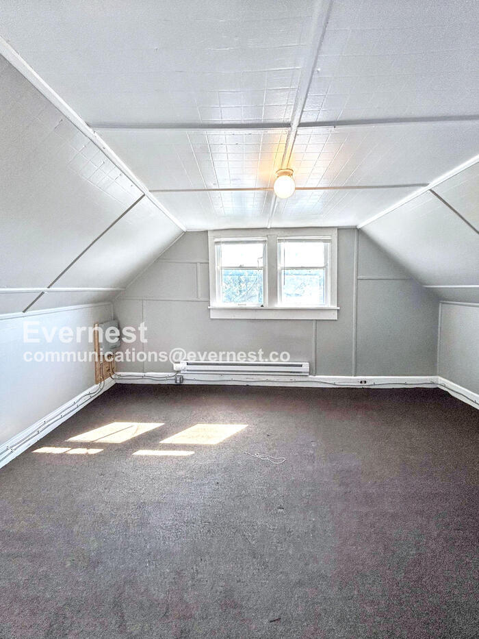 Building Photo - 3378 E 135th St