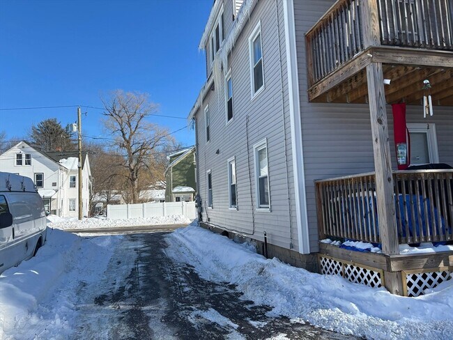 Building Photo - 68 Laurel St