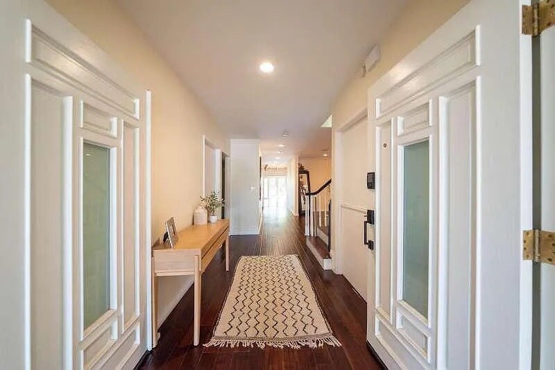 Building Photo - 7403 Alverstone Ave