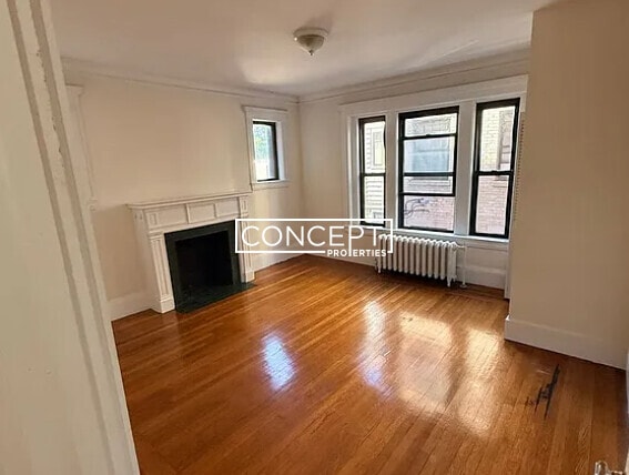 Building Photo - 452 Park Dr