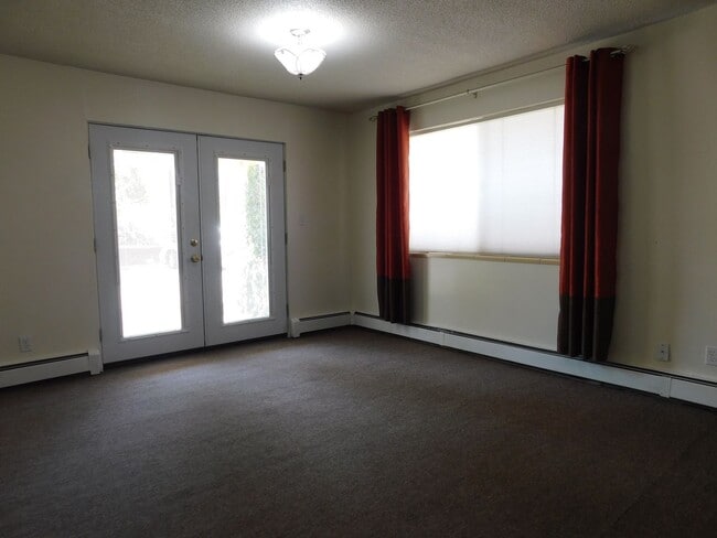 Building Photo - REDUCED - Redlands Home with Great Views