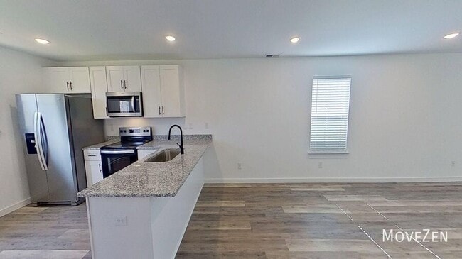 Building Photo - 275 Vanderbilt Rd