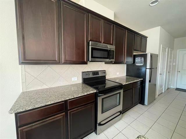 Building Photo - 324 Tallgrass Ln