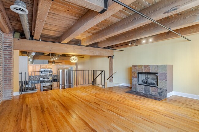 Building Photo - 2735 W Armitage Ave
