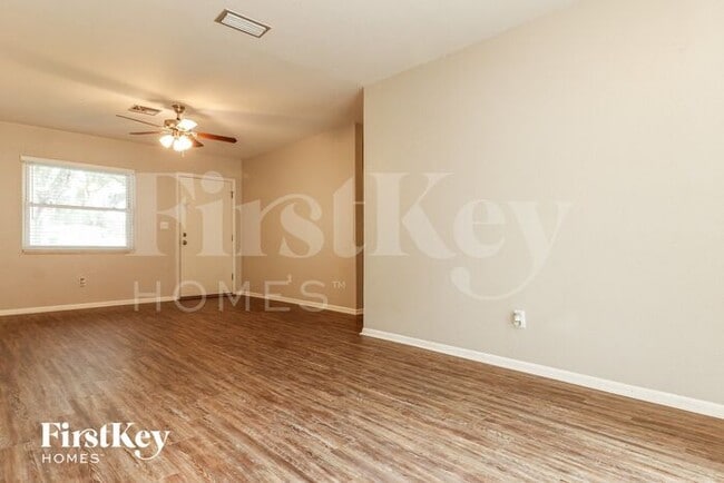Building Photo - 5770 93rd Ave N