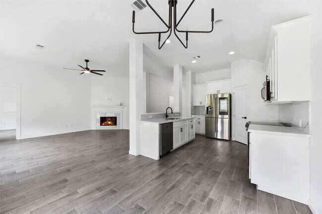 Building Photo - 13021 Castlewind Ln