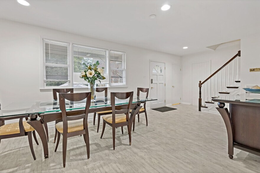 Building Photo - 8403 Woodford Ct