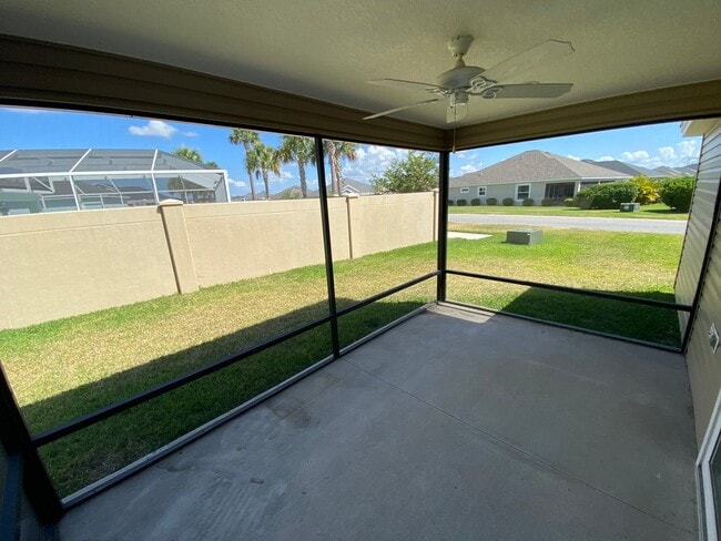 Building Photo - Beautiful Unfurnished 3 bed, 2 bath ANNUAL...