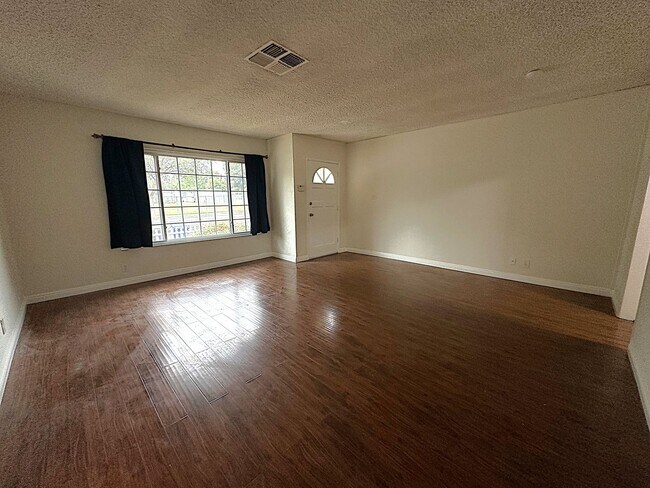 Building Photo - Charming 3-Bedroom, 2-Bath Home in Prime E...