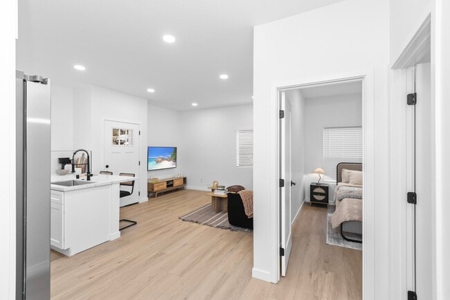 Building Photo - Fire pit!