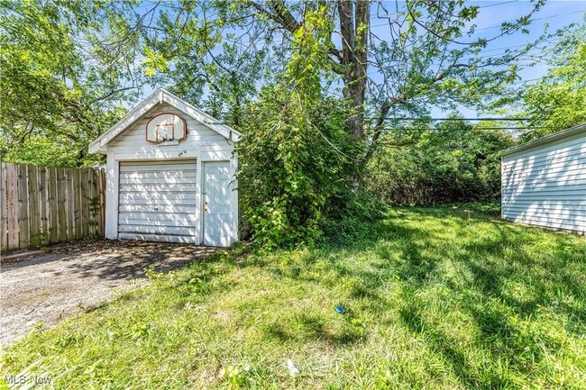 Building Photo - 1458 Larchmont Rd