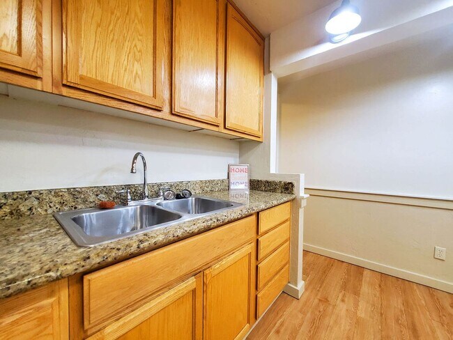 Building Photo - Mollison Duplex