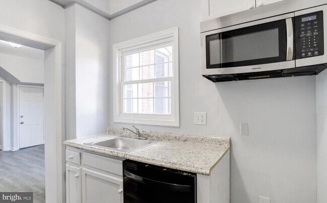 Building Photo - 3007 Oakley Ave