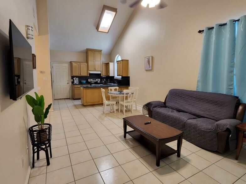 Building Photo - 3810 W Sarah Evans