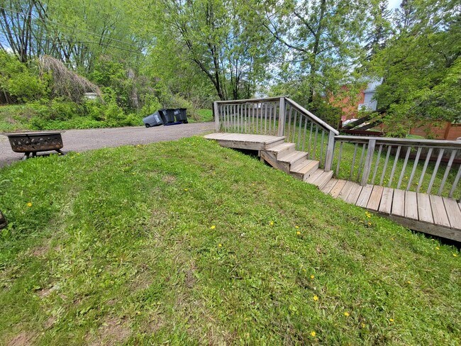 Building Photo - AVAILABLE IMMEDIATELY - 3 BED 1 BATH