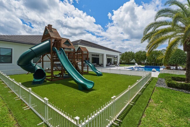 Building Photo - 17101 Magnolia Estates Dr