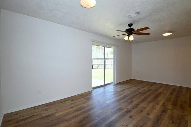 Building Photo - 18811 Pine Trace Ct