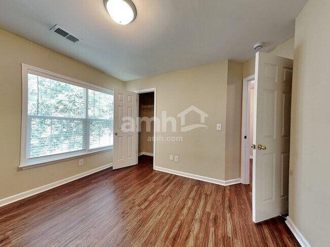 Building Photo - 1536 Cardinal Ln