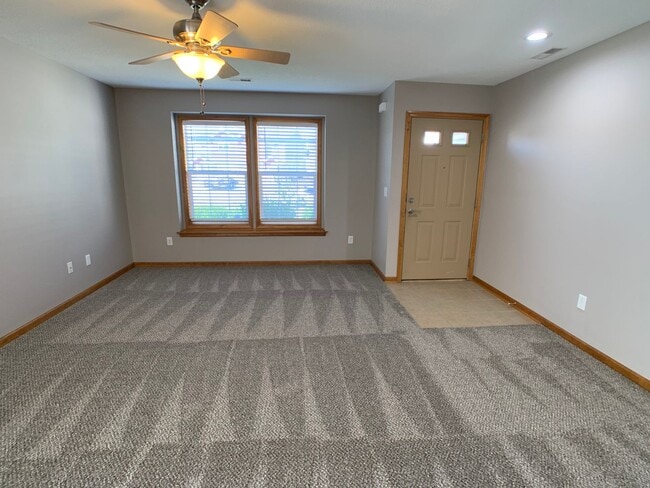 Building Photo - Freshly Updated, One Level Ranch, No Steps...