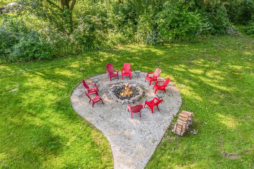 Building Photo - 8254 Mary Ann Ave