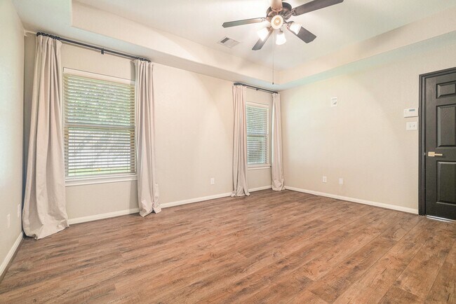 Building Photo - 139 N Hawkhurst Cir