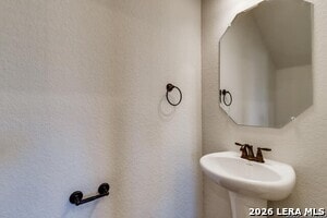 Building Photo - 10334 Lynwood Branch