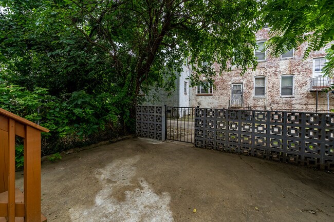 Building Photo - 5120 Queensberry Ave