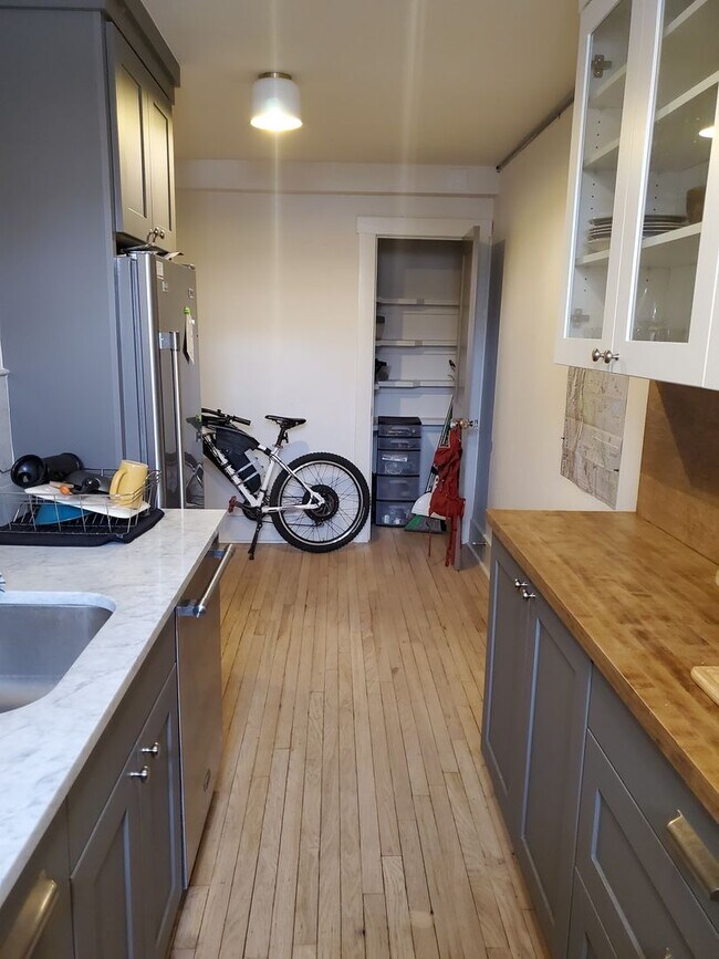 Building Photo - Laurel220 (KC-JF)