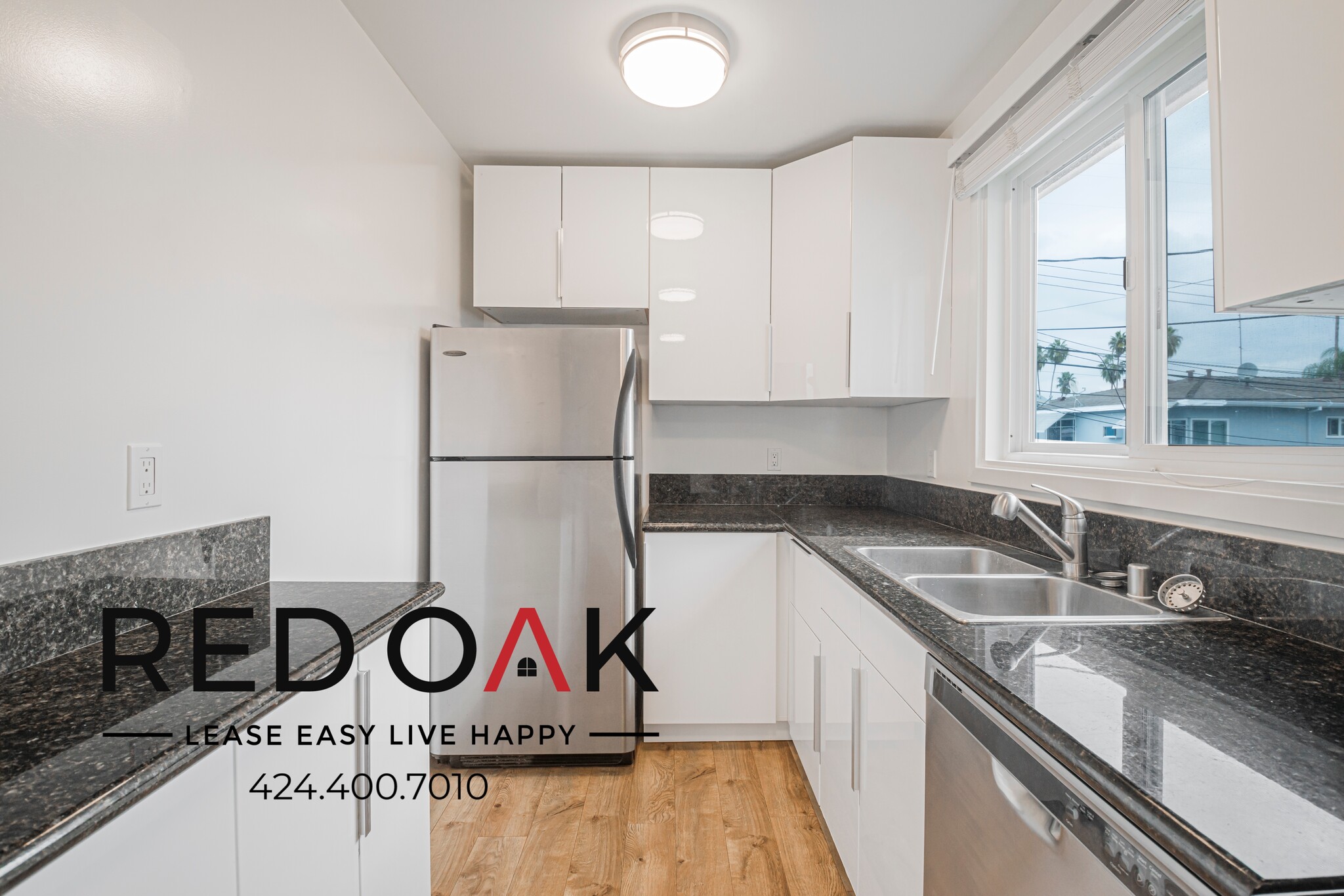 Building Photo - 14041 Moorpark St