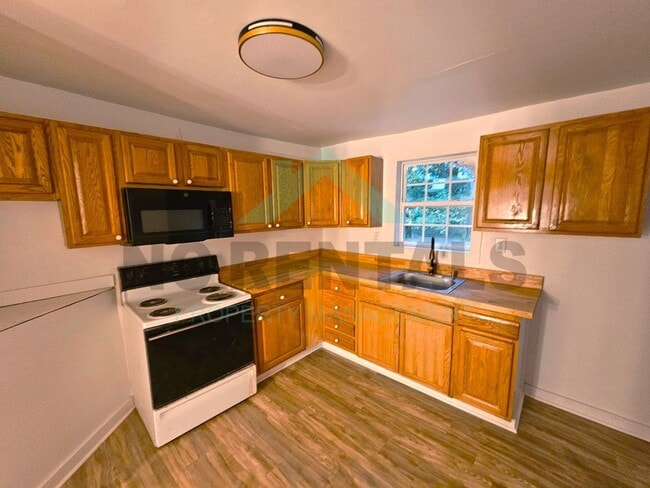 Building Photo - 427 Matthews St