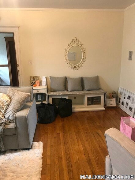 Building Photo - 349 Pleasant St