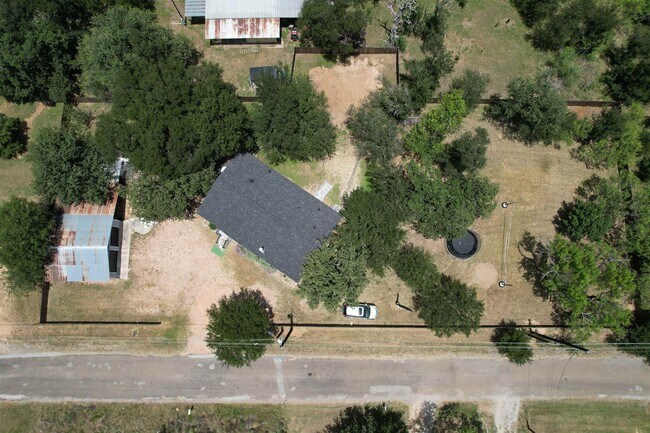 Building Photo - 311 E Castleshoals Dr