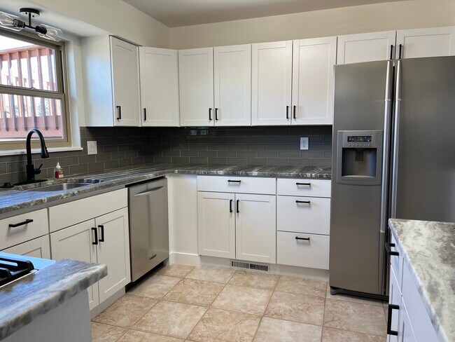 Building Photo - 5303 Meadowgreen Dr