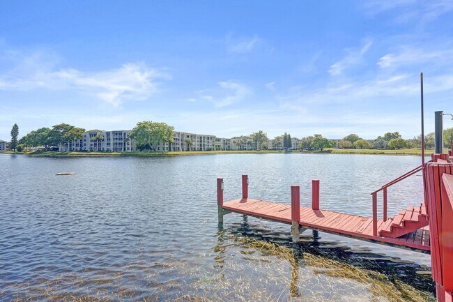 Building Photo - 9480 Poinciana Pl