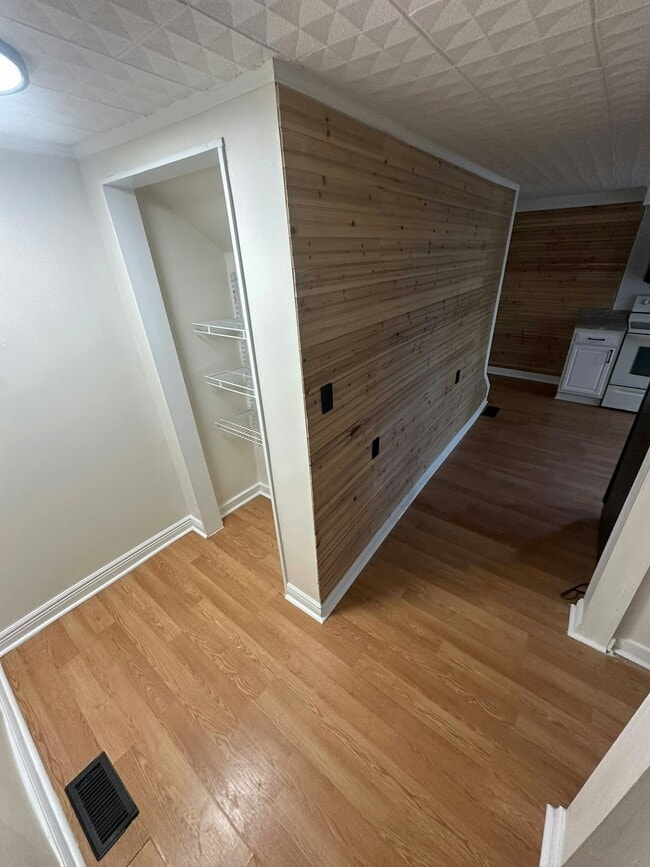 Building Photo - 125 E Market St