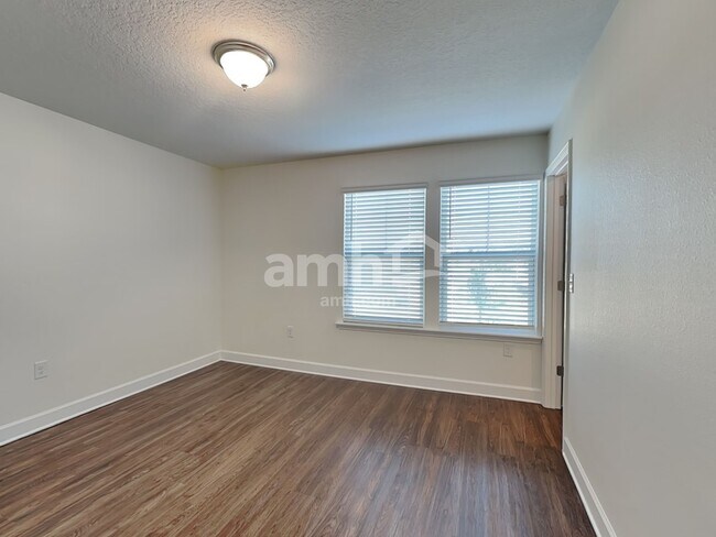 Building Photo - 5807 Hampton Creek Rd