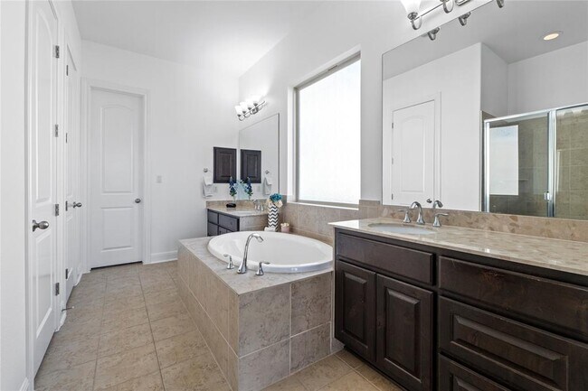 Building Photo - 4009 Benetton Way