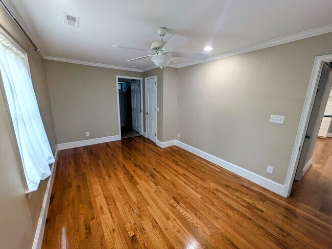 Building Photo - 524 W Mountain St